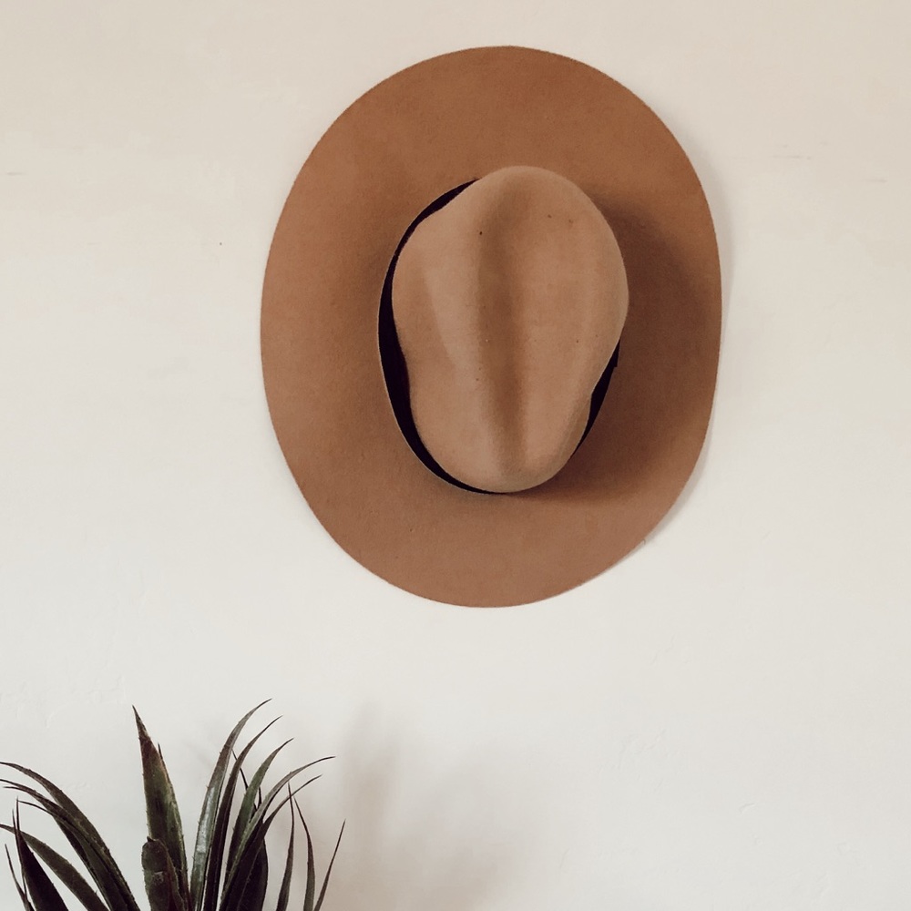 Cotton on camel felt hat